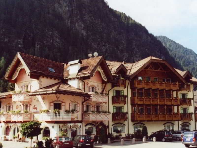 Hotel & Club Gran Chalet Soreghes Vital photo 1