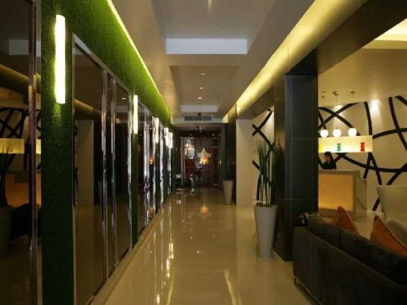 Legacy Express Sukhumvit by Compass Hospitality 4