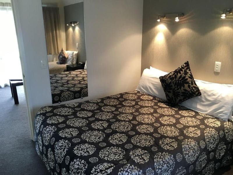 Cable Court Motel 5