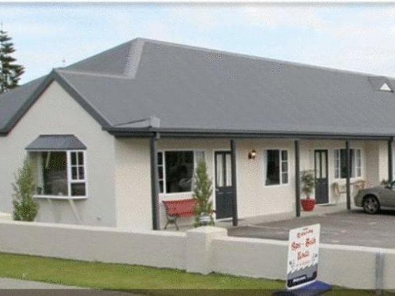 Fitzherbert Court Motel main