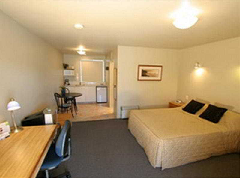 Fitzherbert Court Motel 4