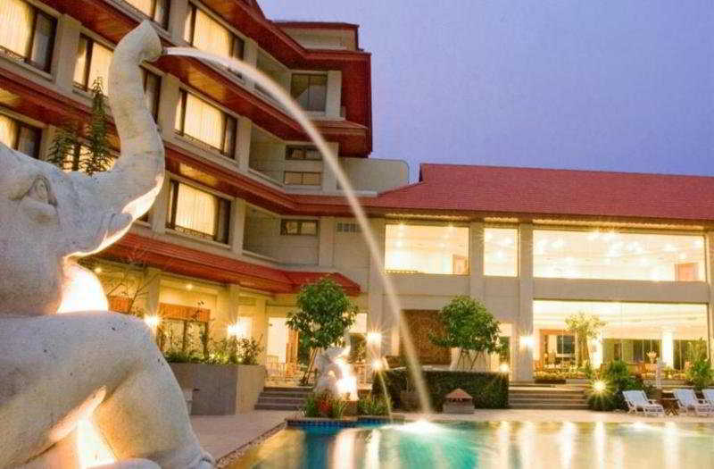 The Imperial River House Resort 2