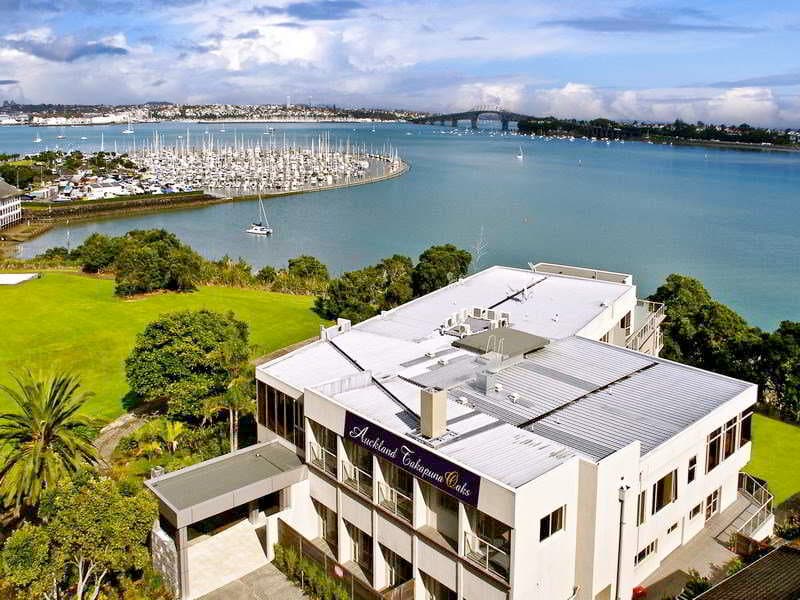 VR Takapuna main