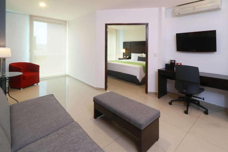 Wyndham Garden Guadalajara Acueducto 3