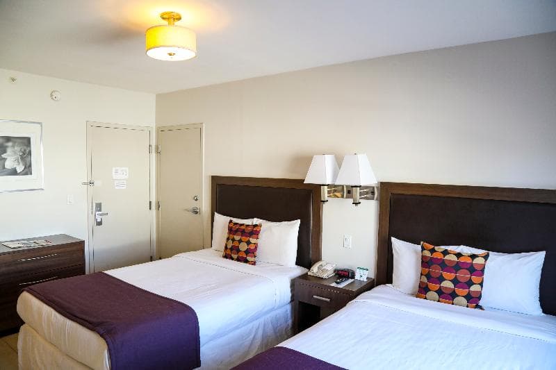 Collins Hotel 4
