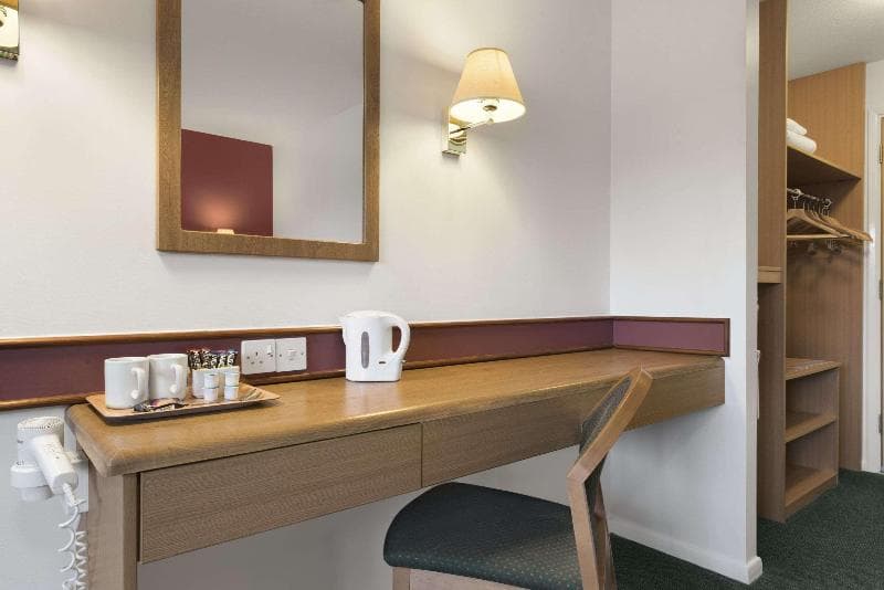 Days Inn by Wyndham Abington M74 3