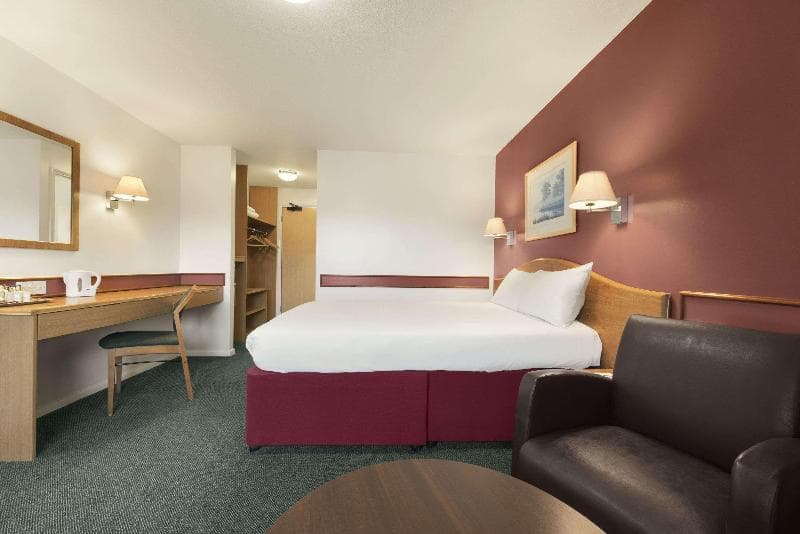 Days Inn by Wyndham Abington M74 4