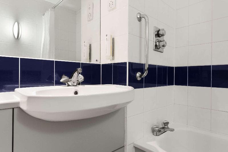 Days Inn by Wyndham Abington M74 5