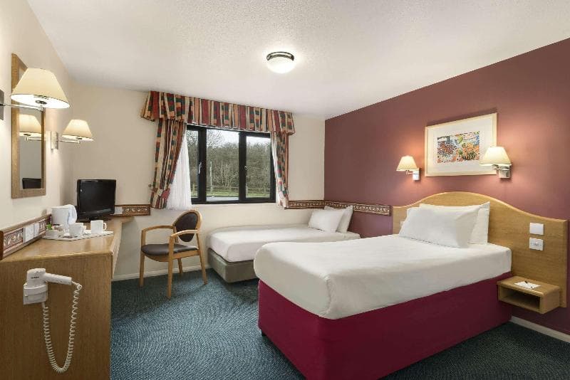 Days Inn by Wyndham Michaelwood M5 5