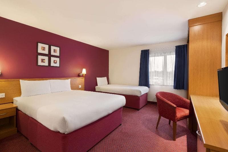 Days Inn by Wyndham Peterborough 4