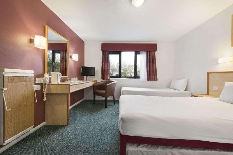 Days Inn by Wyndham Sedgemoor M5 3