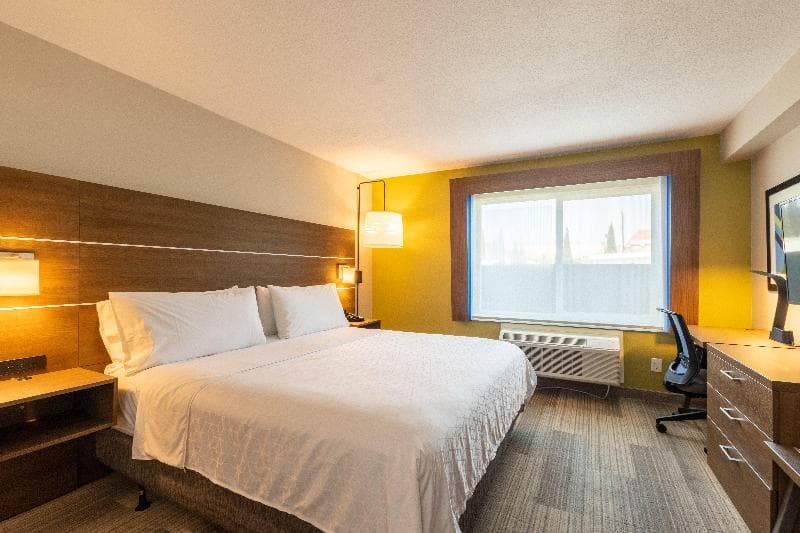 Holiday Inn Express Anaheim West 3