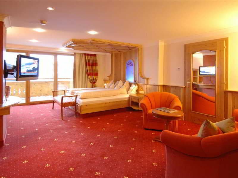 JUFA Alpenhotel Saalbach 4