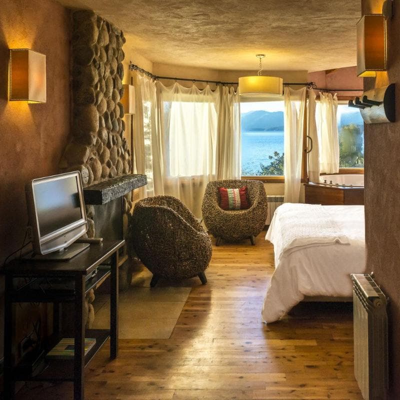 Lirolay Suites main