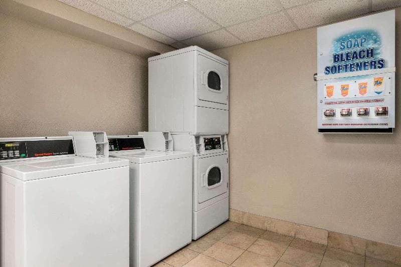 Ramada by Wyndham Sarasota Waterfront 3