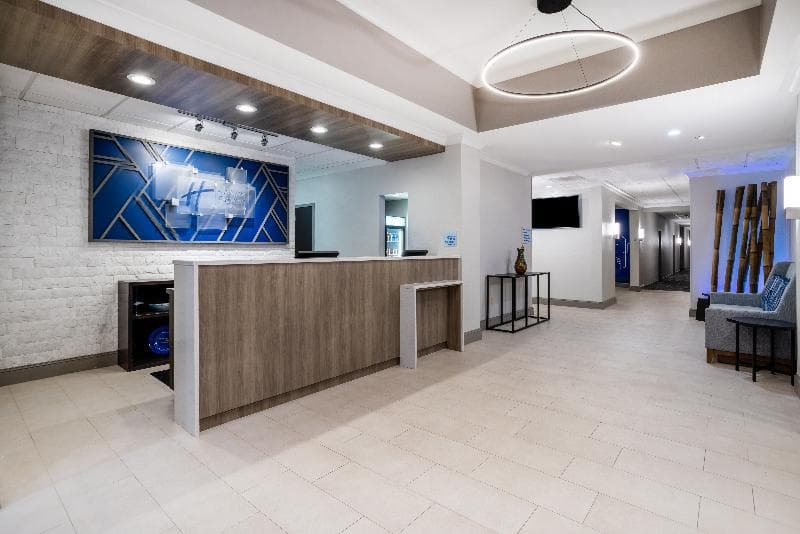 Holiday Inn Express & Suites Tampa-I-75 @ Bruce B.Downs 3