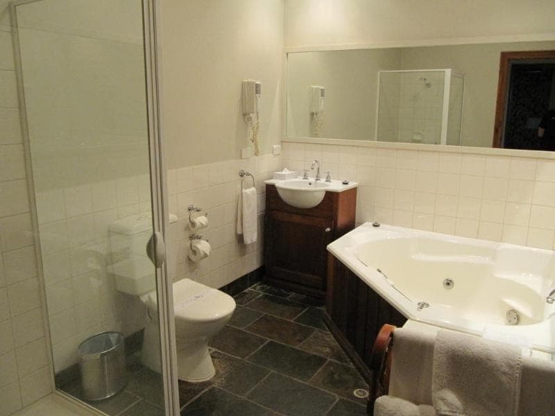 Motor Inn Suites 5