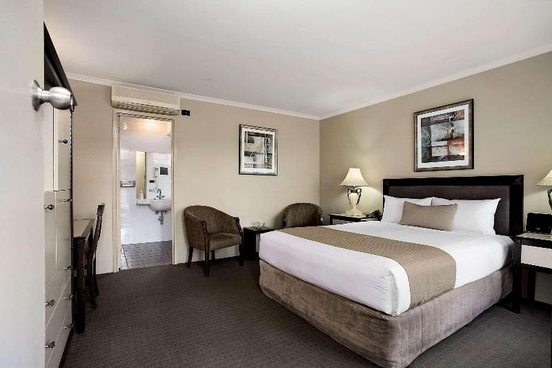 Comfort Inn On Raglan 4