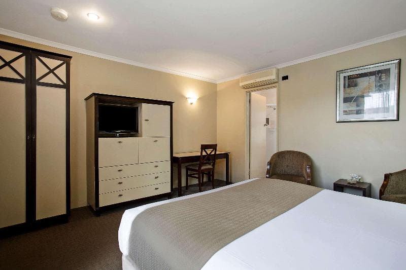 Comfort Inn On Raglan 5