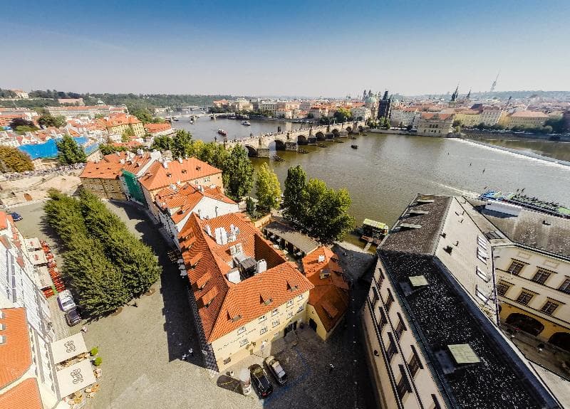 Archibald At The Charles Bridge 4