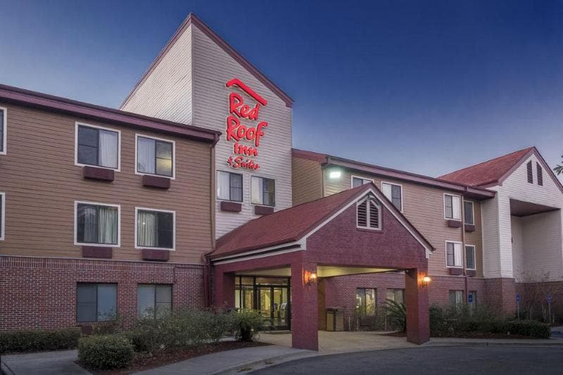 Red Roof Inn & Suites Savannah Airport 3