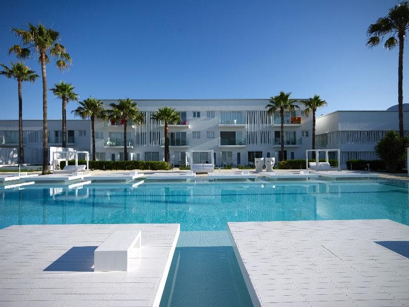 So White Club Resort 4