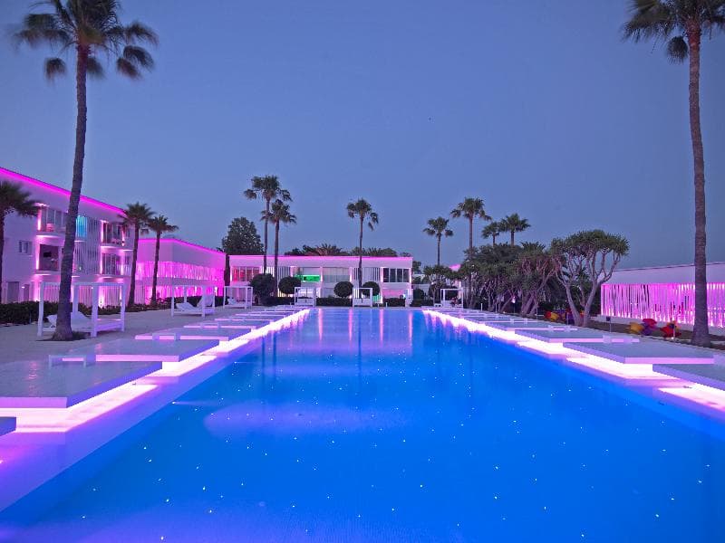 So White Club Resort 3