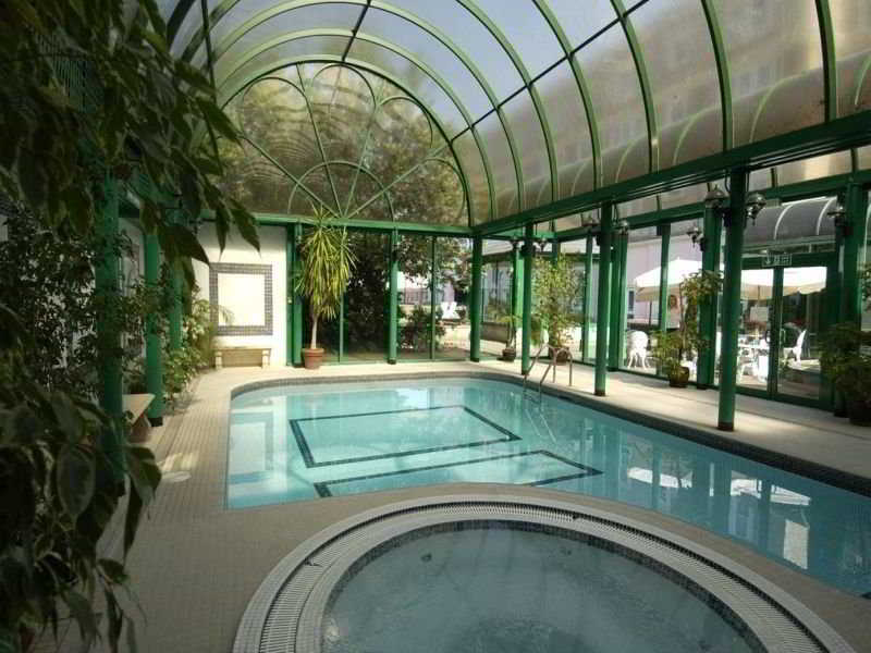 The Norfolk Royale Hotel 4