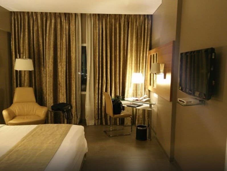 Hotel Royal Orchid Central 5