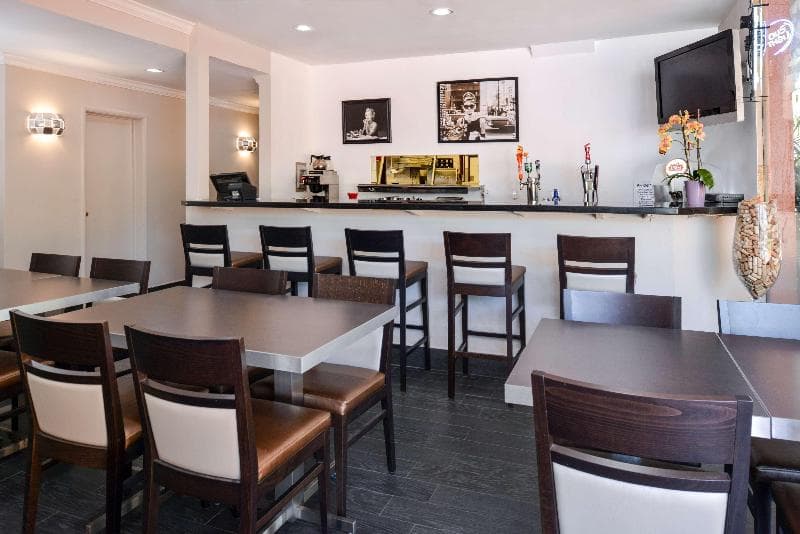 Best Western Hollywood Plaza Inn -Hollywood Walk of Fame 3
