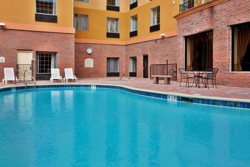 Country Inn & Suites by Radisson, Tampa RJ Stadium 4
