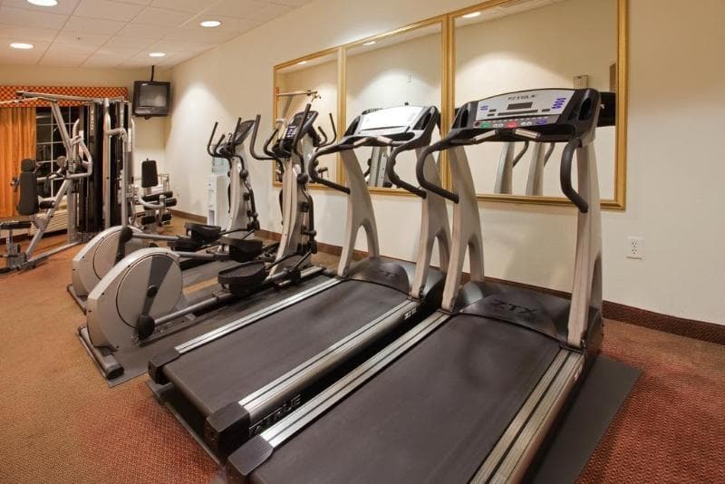 Country Inn & Suites by Radisson, Tampa RJ Stadium 5