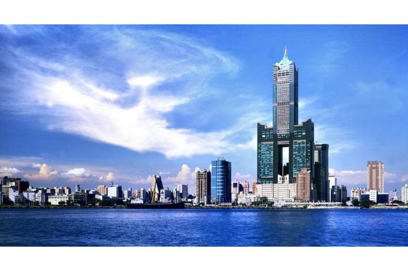 85 Sky Tower Hotel main
