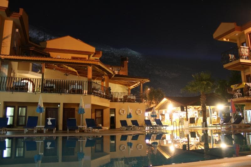 Belcehan Beach Hotel 3