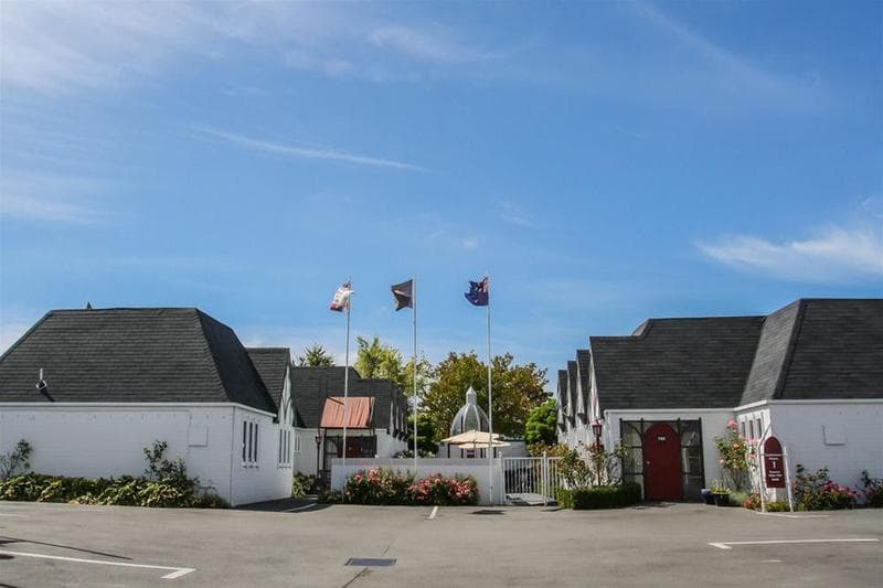 Camelot Motor Lodge 4