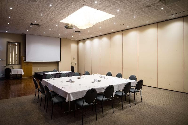 Best Western Airport Motel & Convention Centre 4