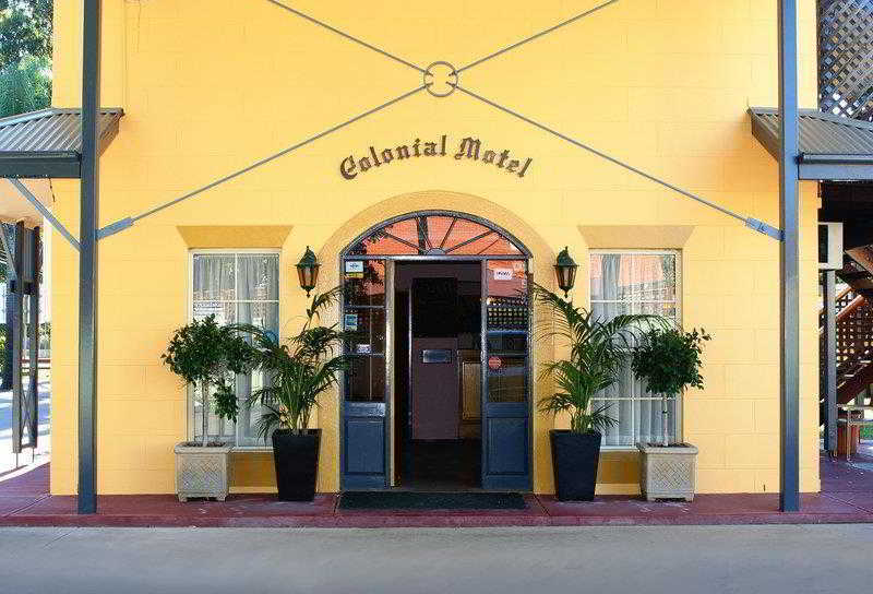 Colonial Motel 3