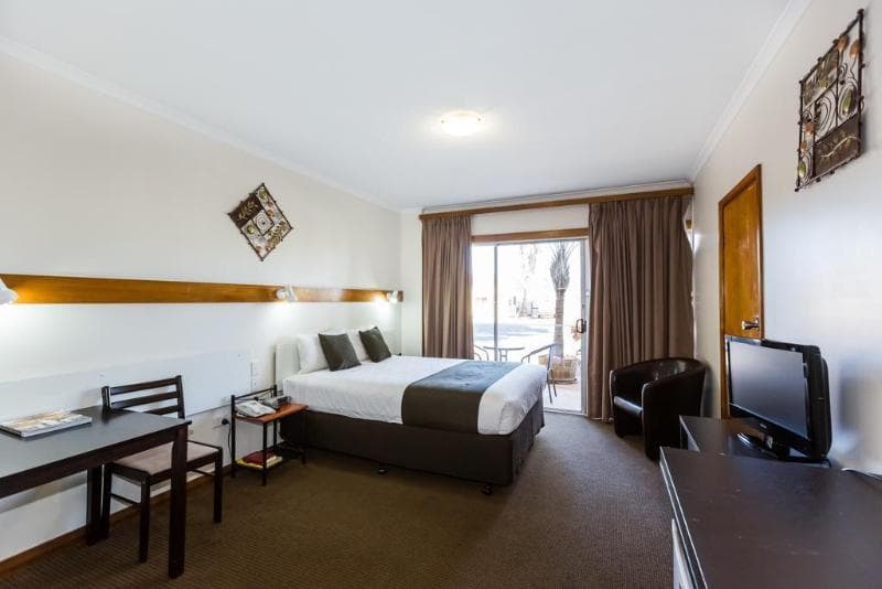 Elkira Court Motel 3