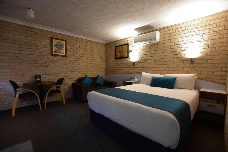 Kennedy Drive Airport Motel 2
