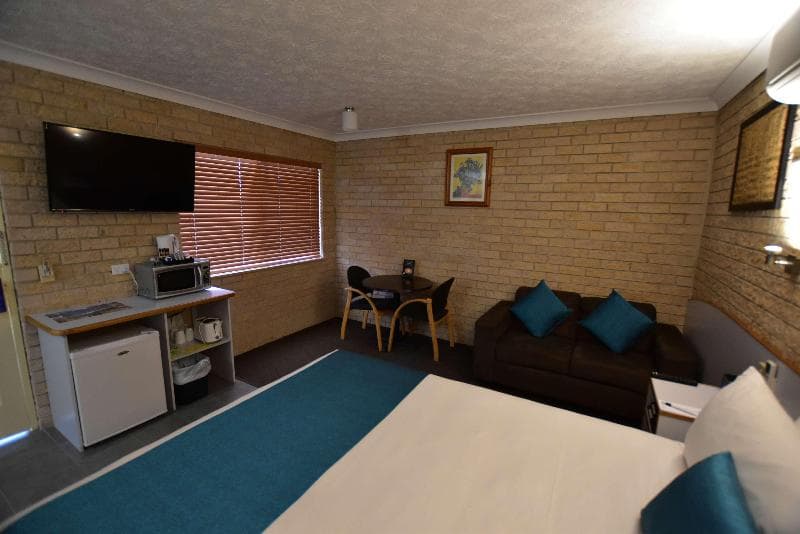 Kennedy Drive Airport Motel 5