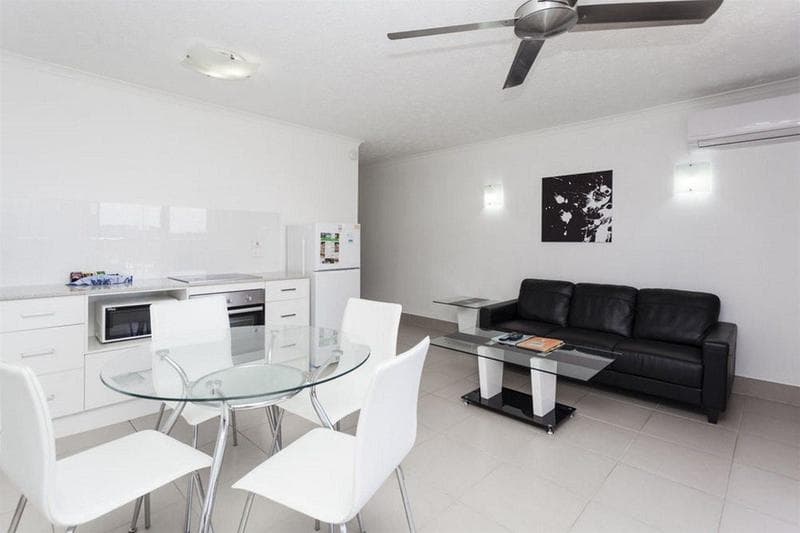 Broadbeach Travel Inn Apartments main