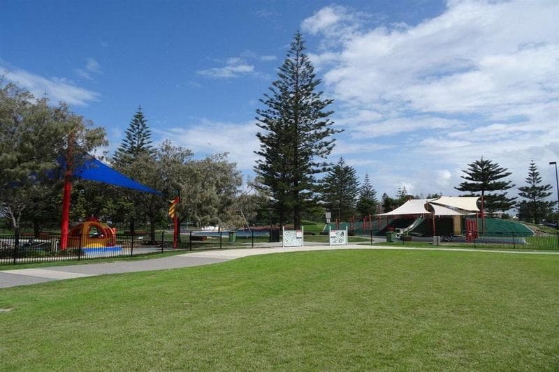 Broadbeach Travel Inn Apartments photo 1