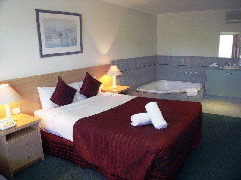 Sandown Heritage Motor Inn 3