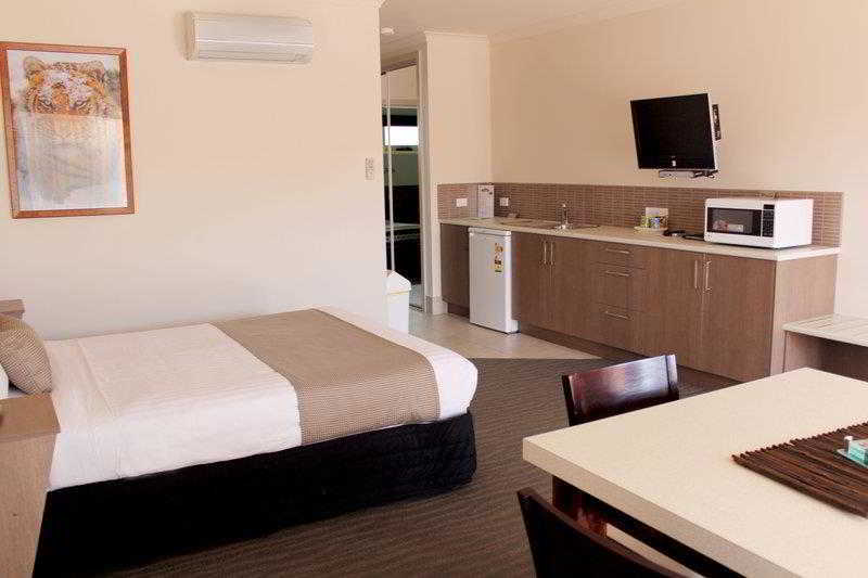 Werribee Park Motor Inn 4