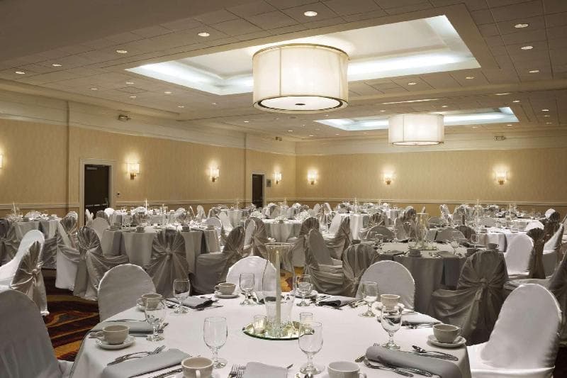 Embassy Suites by Hilton Cleveland Beachwood 4