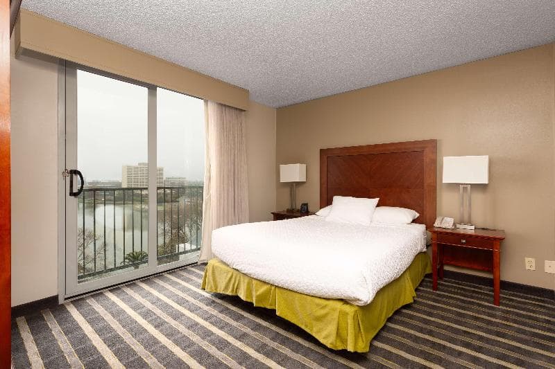 Embassy Suites by Hilton San Francisco Airport Waterfront 4