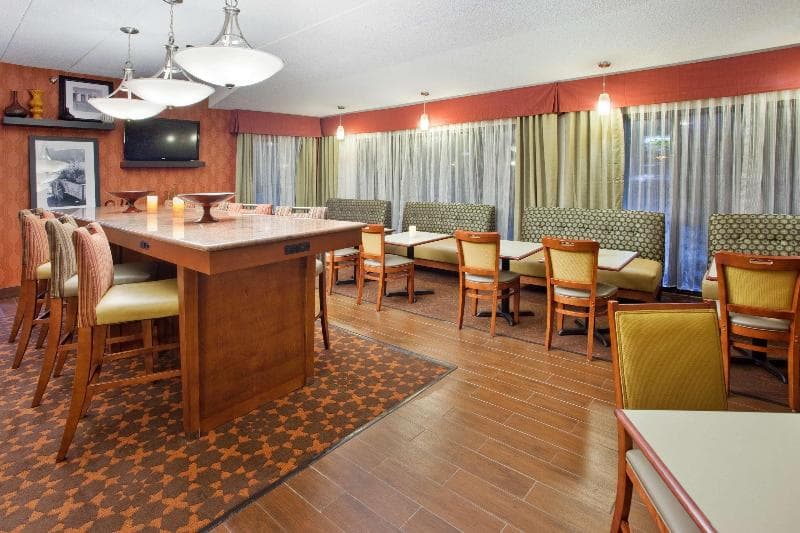 Hampton Inn Columbus-East 5
