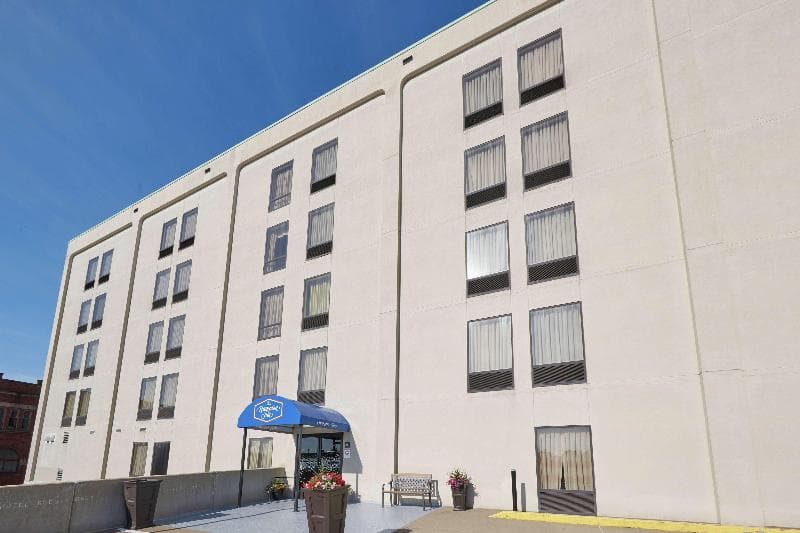 Hampton Inn Massillon 5