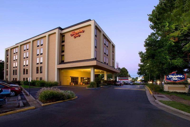 Hampton Inn Fairfax City 4