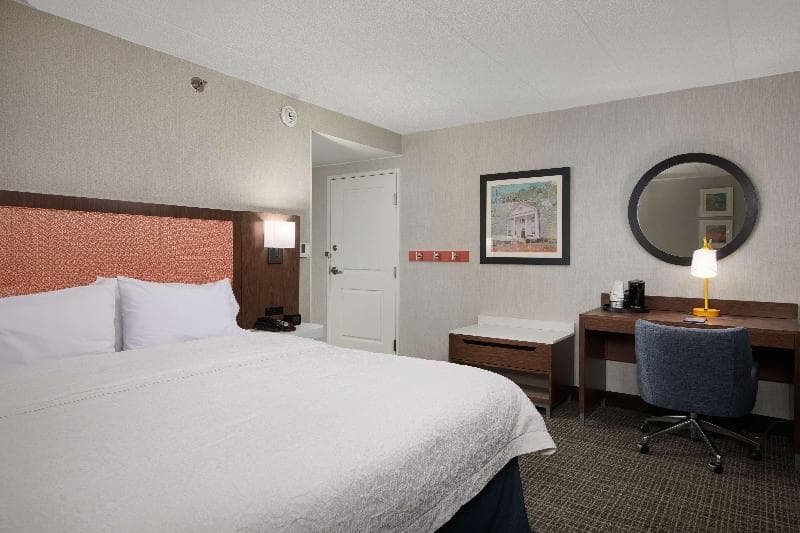 Hampton Inn Fairfax City 3